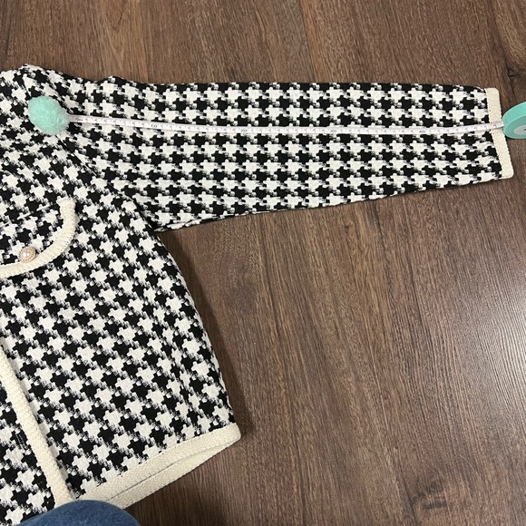 Cut Black and White Blazer Style Top - Picture 6 of 7